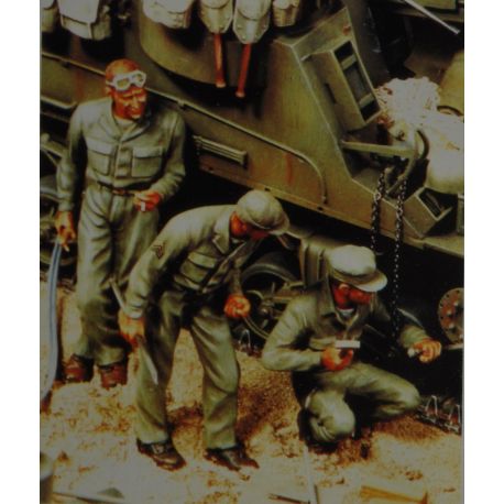 Verlinden 2800 US Mechanics Set Repairing Tank WWII (w/Decal) (3 Figures)
