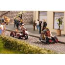 MOTOCICLISTI CON SCOOTER SIDECAR